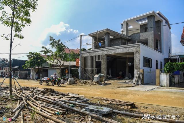 越南河静省乡村：偷渡者建造豪宅别墅，里面生活着一群“活寡妇”