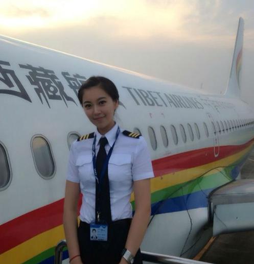 西藏航空最美女飞行员：20岁进民航，比空姐还要美上三分