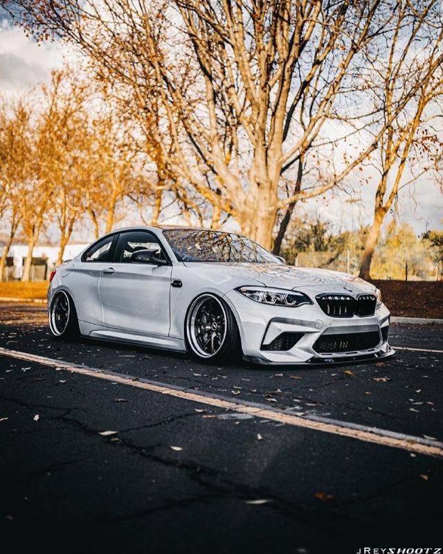 BMW M2 Competition  经典的纯白色