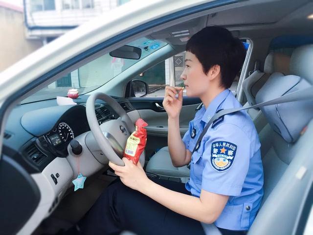 太接地气！美女警花现身教你安全行车，女驾驶员速来围观……