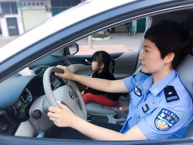 太接地气！美女警花现身教你安全行车，女驾驶员速来围观……