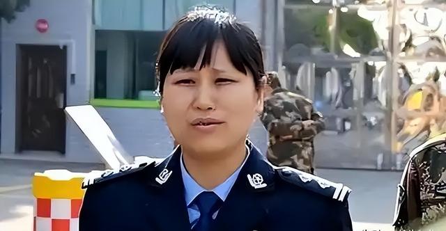 2008年汶川废墟中，女警揭衣哺育9婴，归来连升四级，如今怎样了