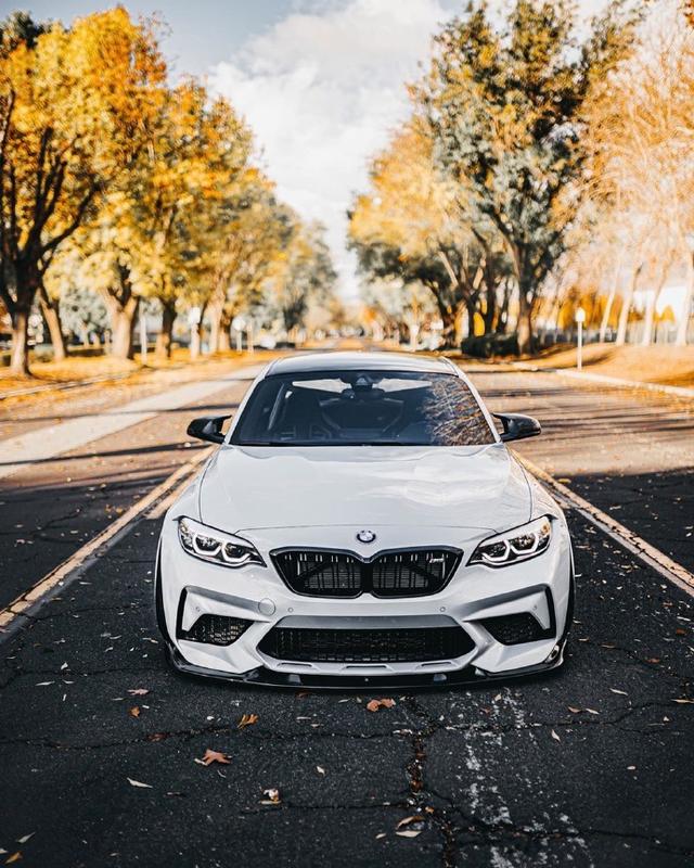 BMW M2 Competition  经典的纯白色